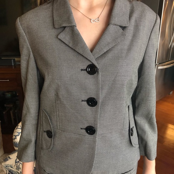 Mexx suit - blazer and pants size 8 - new without tag - Picture 4 of 9